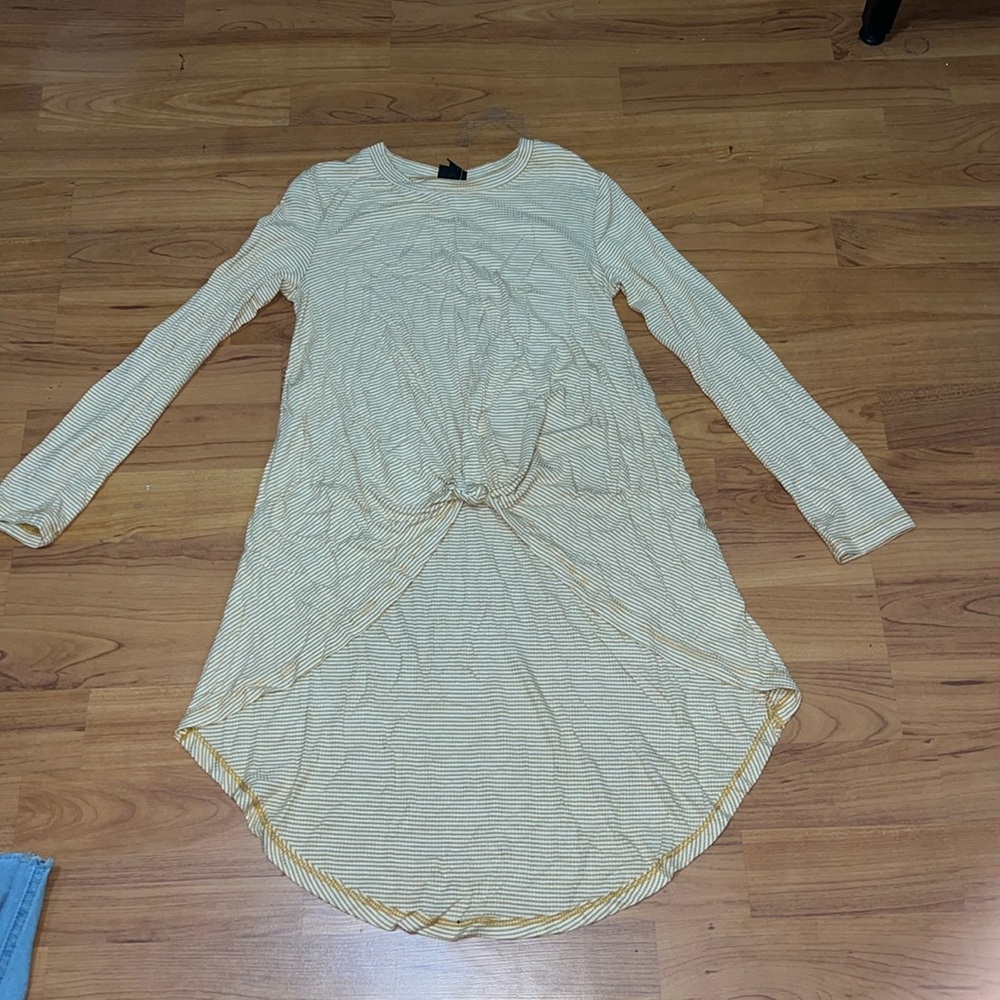 Kids Yellow and White striped shirt Size small (6)